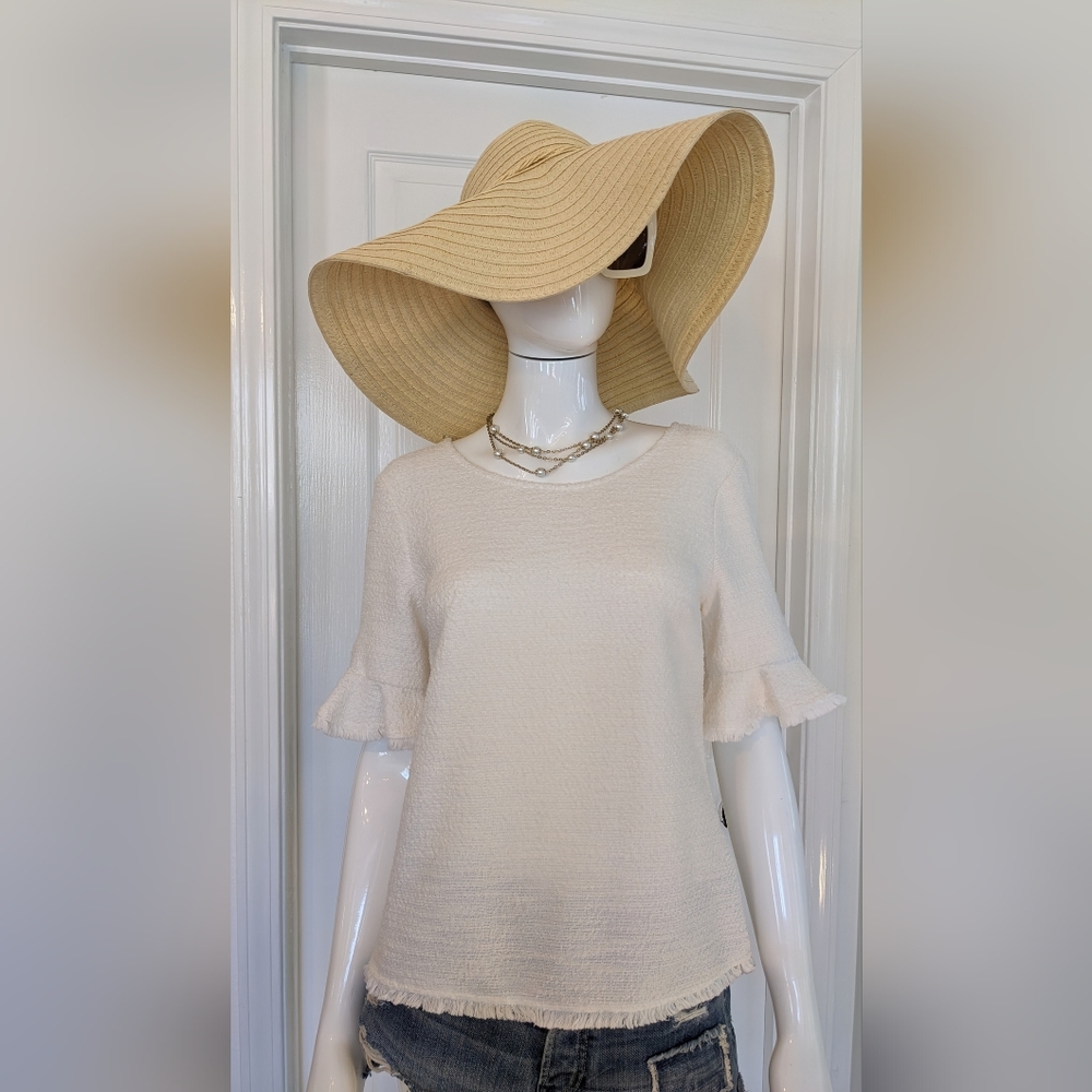 Banana Republic  Off White Boucle  Ruffle Sleeve Dressy Top Small.